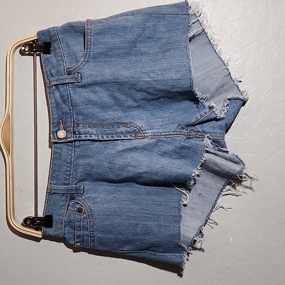 UP Urban  Renewal Levi's Cut Off Jeans 16 - Picture 1 of 7